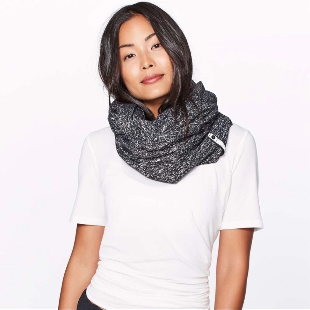 NWOT Lululemon Vinyasa Wrap Running Luon Suited Jacquard Black White/Bla…
